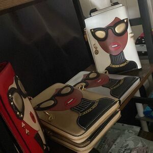 ‎Cute Big Glasses Face Clutch Purse